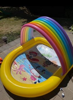 Toddler sprinkler pool