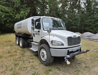 4,000 Gallon Water Truck (Freightliner)