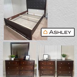LIKE NEW! Queen Ashley Furniture Bedroom Set