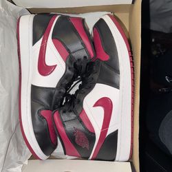 Air Jordan 1 Mid “Noble Red” Size 10.5