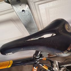 Black Cannondale Racing Bike- Needs Maintenance 