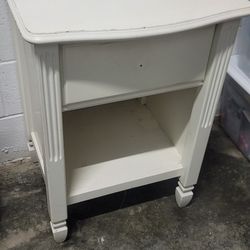 $25 (1) Night Stand (Missing Knob For Drawer)