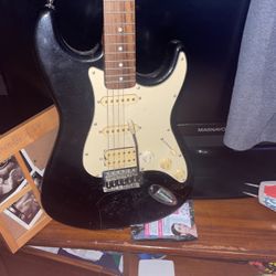 Fender Player Stratocaster - Black with Pau Ferro Fingerboard