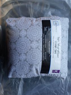 set of sheets an pillow cases. new