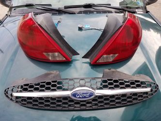 Ford Taurus tail light assemblies