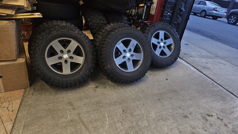 Jeep Wrangler Jk 5 Wheels And Tires  