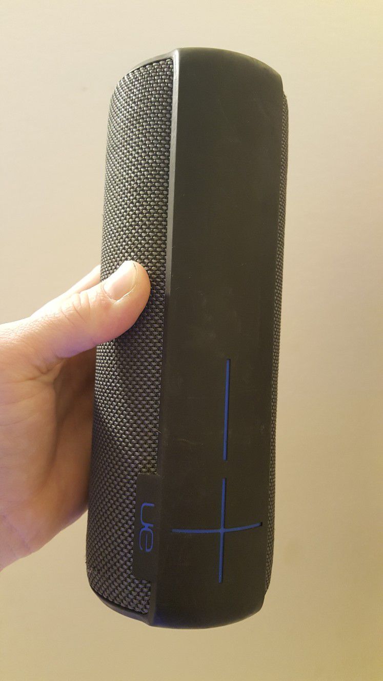 UE Megaboom Portable Bluetooth speaker 