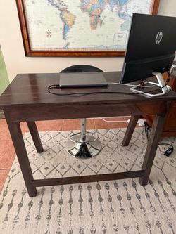 Ergonomic desk with Chair