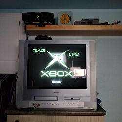 Xbox, CRT & 8 games