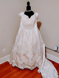 Plus Size White Cap Sleeve Wedding Gown Sz 24w