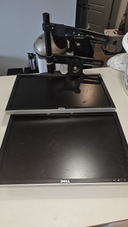 2 Dell Monitors With Stand 