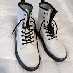 Dr Martens Boots 7M 8W