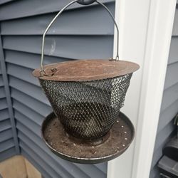 Vintage Squirrel  Proof  Locking Bird Feeder 