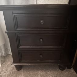 Queen Bed Set w/ Nightstand – Priced to Move!