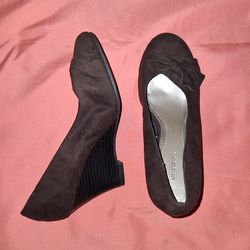 Brown Suede Wedge Shoes Size 7.5