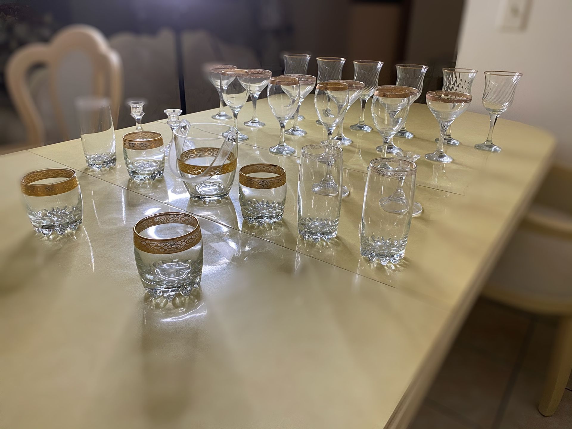 28 piece Glassware