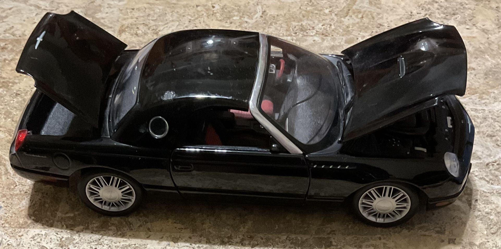 2001 Ford Thunderbird Scale /18