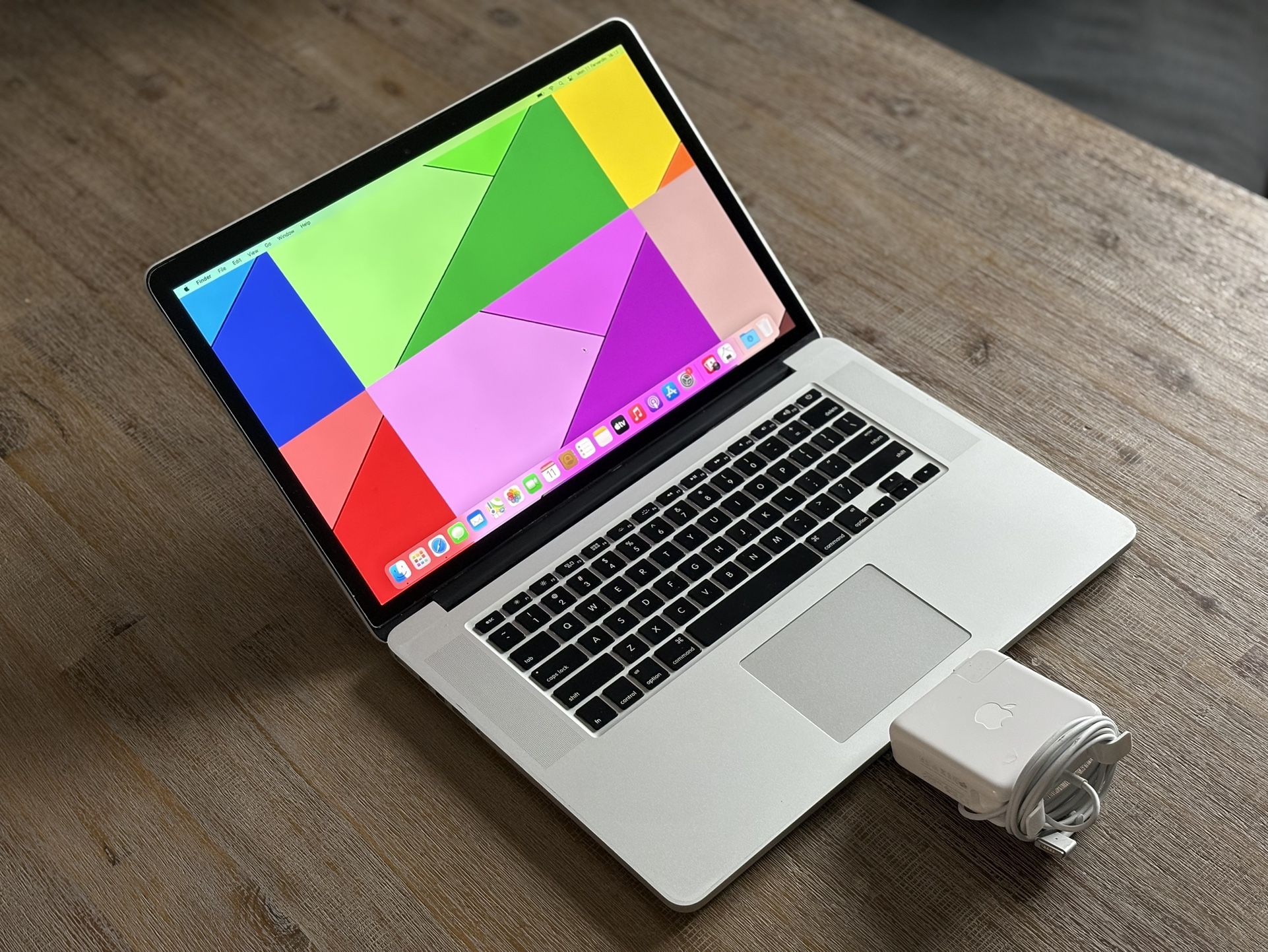MacBook PRO (i7) 16gb + 512gb SSD