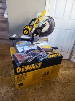 Dewalt Dws780 brand new 15 Amp Corded 12 in. Double Bevel Sliding Compound Miter Saw with XPS technology, Blade Wrench and Material Clamp