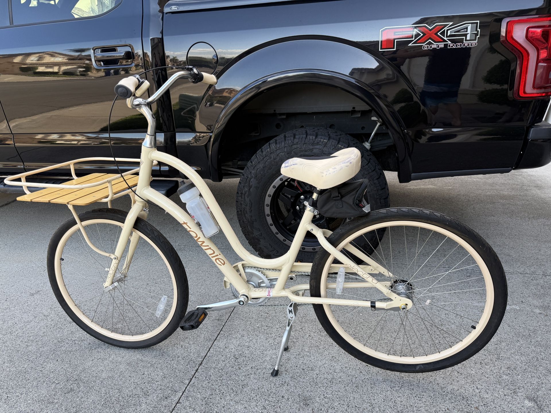 Electra Townie Beach Cruiser step Thru With basket