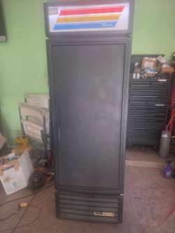 True Mfg 27 Cubic Feet Glass Door Commercial Merchandiser Cooler Refrigerator