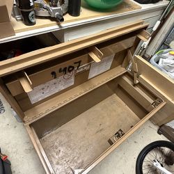 Knaack jobmaster chest Model 42 with lock and latch