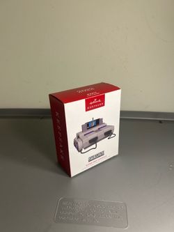 Hallmark Keepsake 2022 Super Nintendo SNES Console Magic Light Sound Ornament
