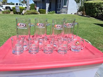 Vintage A &W ROOT BEER "ALL AMERICAN FOOD" MUGS 4 - PAPA BURGER, AND 5 - BABY BURGER SIZE. LAS ONE ON RIGHT IS A "SPECIAL EDITION " MUG..ALL ONE PRICE