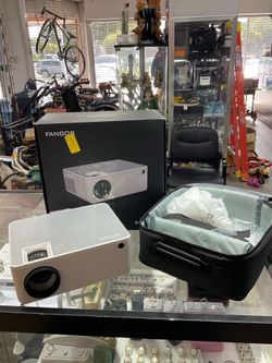 Brand New Fangor F-506Pro Home Projector Complete With Everything