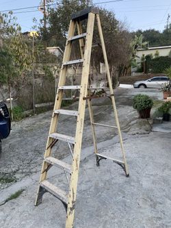Husky 8ft Fiberglass Ladder 