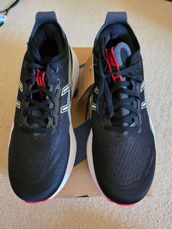 Brand new asics gel nimbus 27 size 10 WIDE