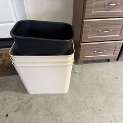 Small Trash Can 