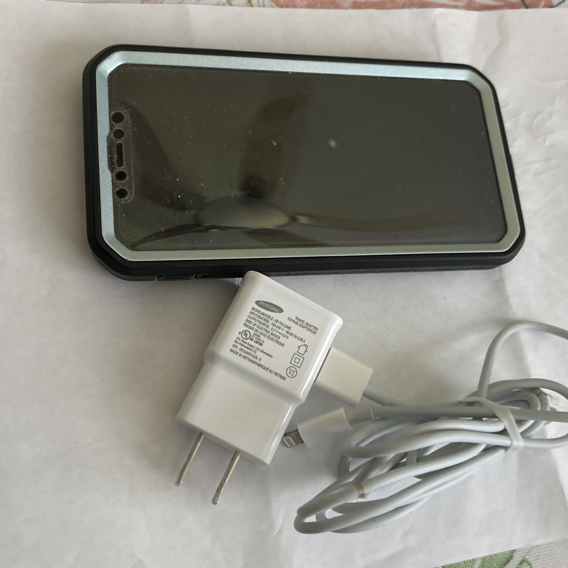 I Phone XR Years Old, Works Perfect No Scratches