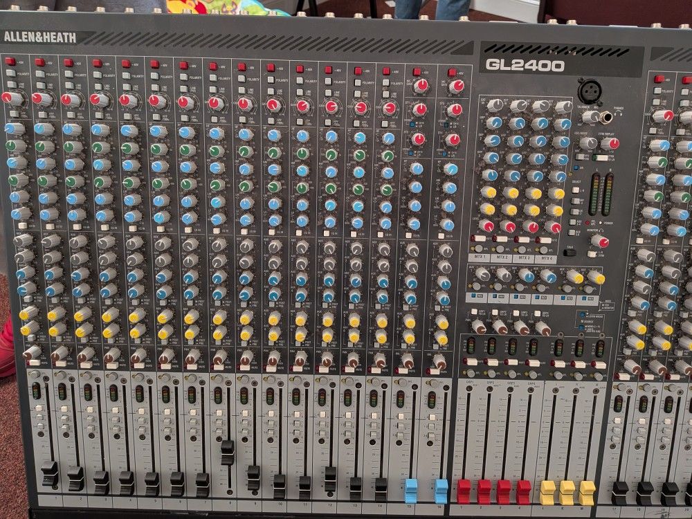 Allen & Heath GL2400 32