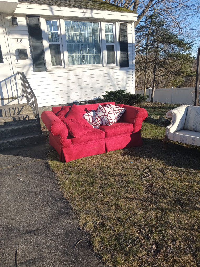 FREE WHITE AND RED COUCH 