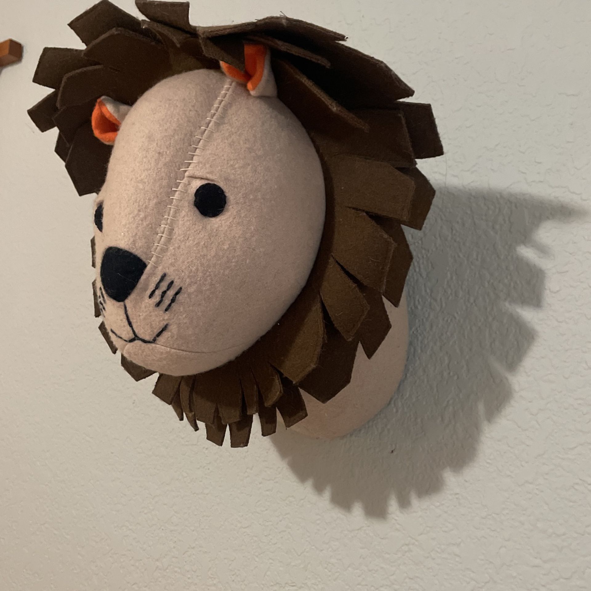 Target Exclusive Pillowfort LION Stuffed Hanging Wall Art Decor 14”. Pre-Owned but in Great Condition. Perfect for Nurseries, Play Rooms & Kids Rooms