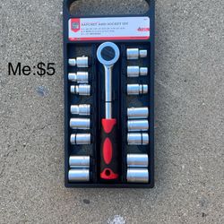 Ratchet And Socket Set 