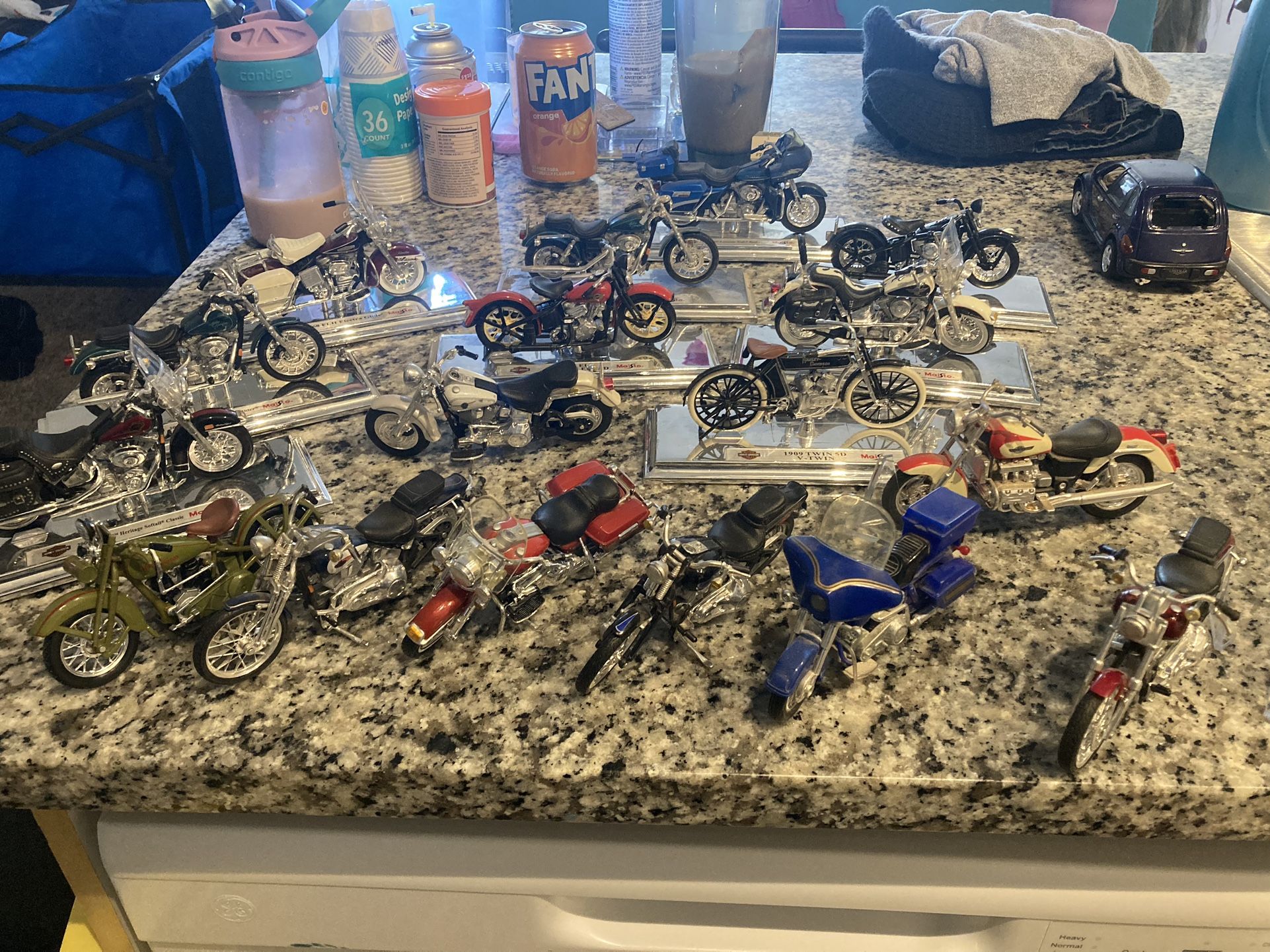Harley Davidson Collectible Motorcycles(20)