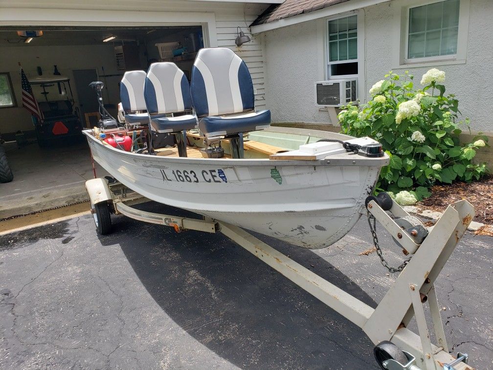 14" Starcraft Aluminum Fishing Boat