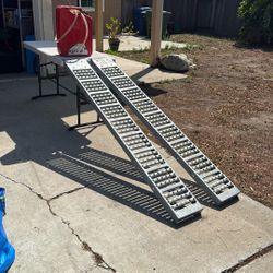 Rampas Para Cargar Moto Y Container Para Gasolina De 5 Galones