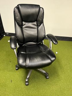 Executive Leather Office Chair – Comfortable & Adjustable