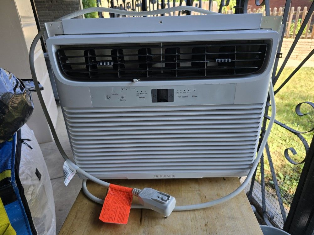 FRIGIDAIRE 12,000 BTU WINDOW A/C