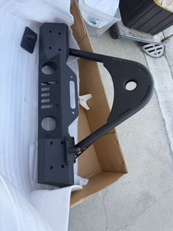 PARAMOUNT STUBBY FRONT BUMPER WITH STINGER AND OE FOG LIGHT HOUSING