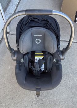 Uppa Baby Aria Car Seat with Base