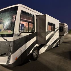 2022 Tiffin Breeze 33BR Diesel