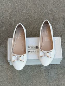 NEW Women’s Casual White Pointed Toe Flats with Bow Detail - Size 6.5 & Size 7