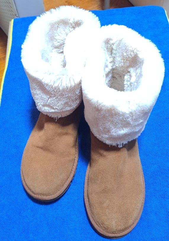 Camel & Beige Skechers Boots Sz 10