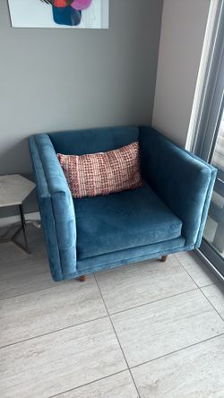 Blue velvet accent chair