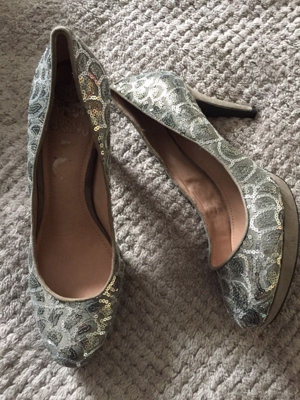 Vince camuto great condition heel pumps 9.5
