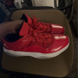 Jordan 11’s low reds, size 11.5